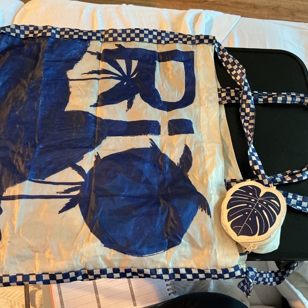 🌿 Farm Rio tote Eco Bag – Foldable Keychain! 🌿 - Picture 5 of 7